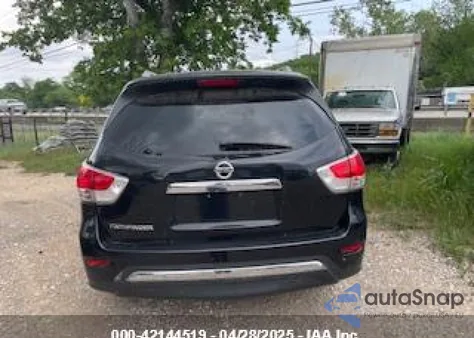 2015 Nissan Pathfinder S z USA, uszkodzony, nr VIN 5N1AR2MN4FC668222